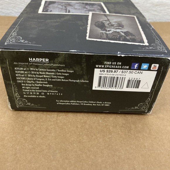 Asylum Ser. Asylum 3-Book Box Set Asylum, Sanctum, Catacomb by Madeleine Roux - Picture 4 of 10